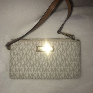 Micheal kors wristlet